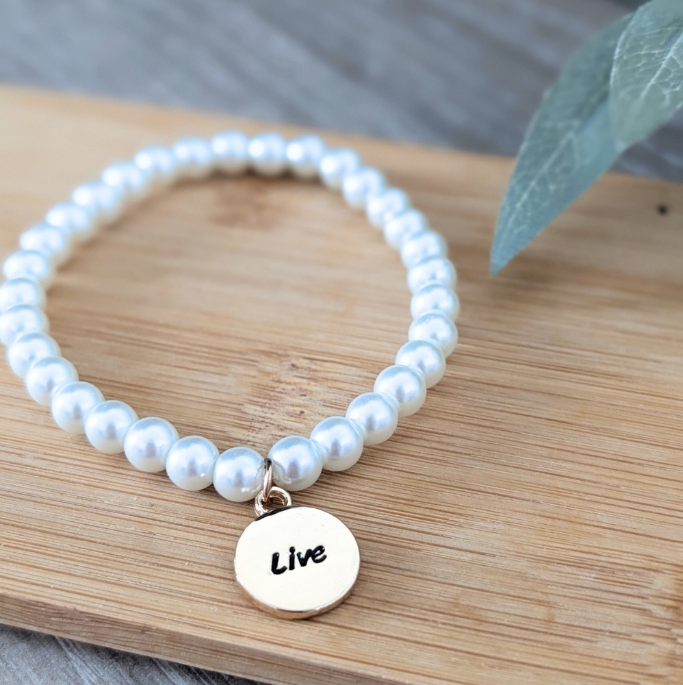 Pearl Stretch Bracelet with Live Charm | New & Handcโฆ